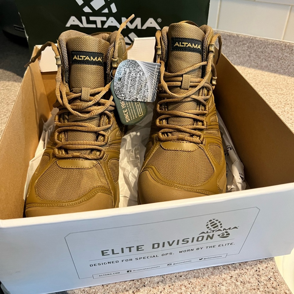 Great Father’s Day gift! Altama waterproof outdoorsman 🥾 Boots NWOT!
